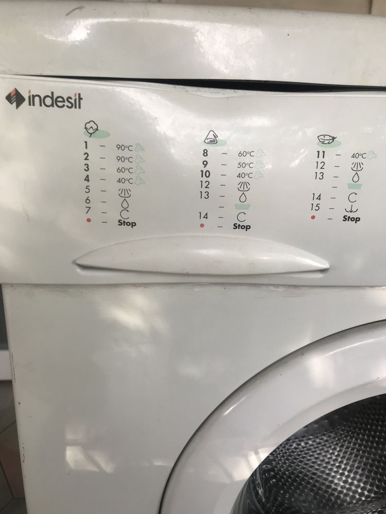 Продам стиральную машинку Indesit