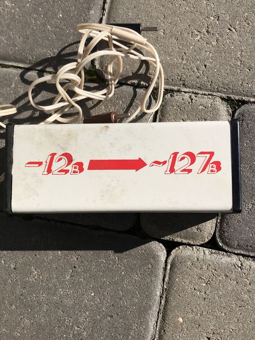 Автомобільний перетворювач з 12В на 127 В.