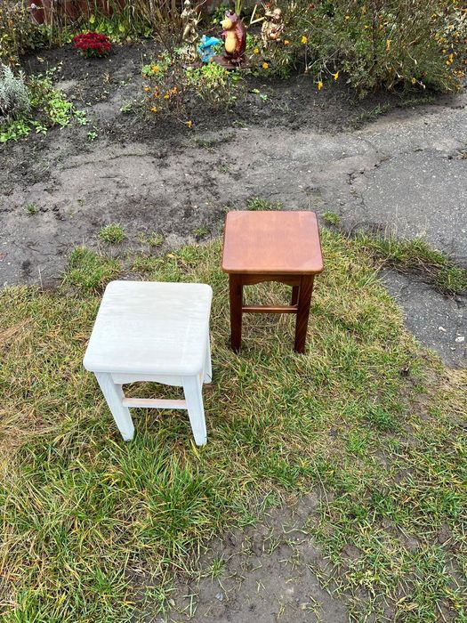 Табуретки, стільці