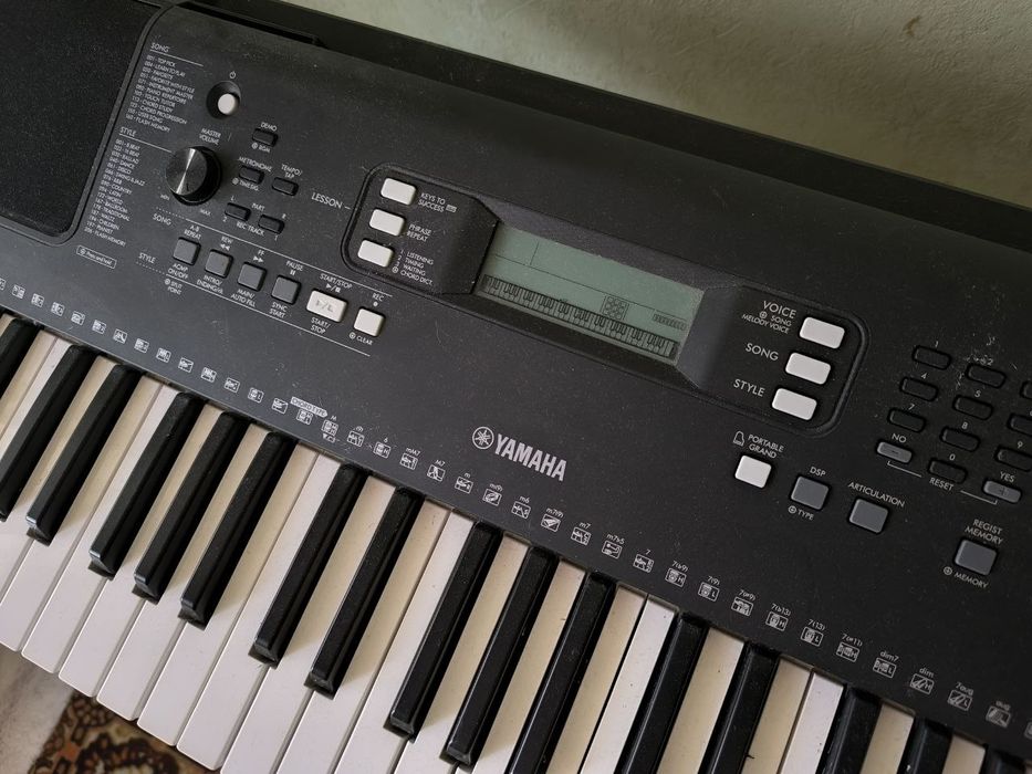 Yamaha PSR-E373 синтезатор