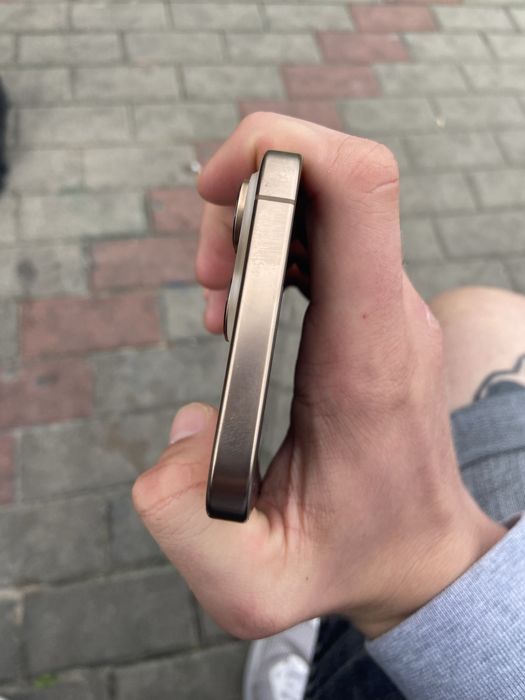 iPhone 16 pro max gold