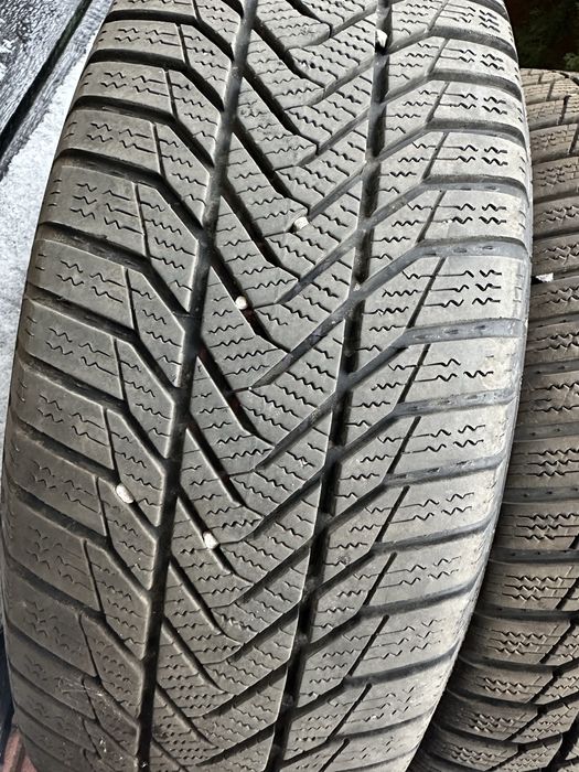 225/65R17 зимова 22року