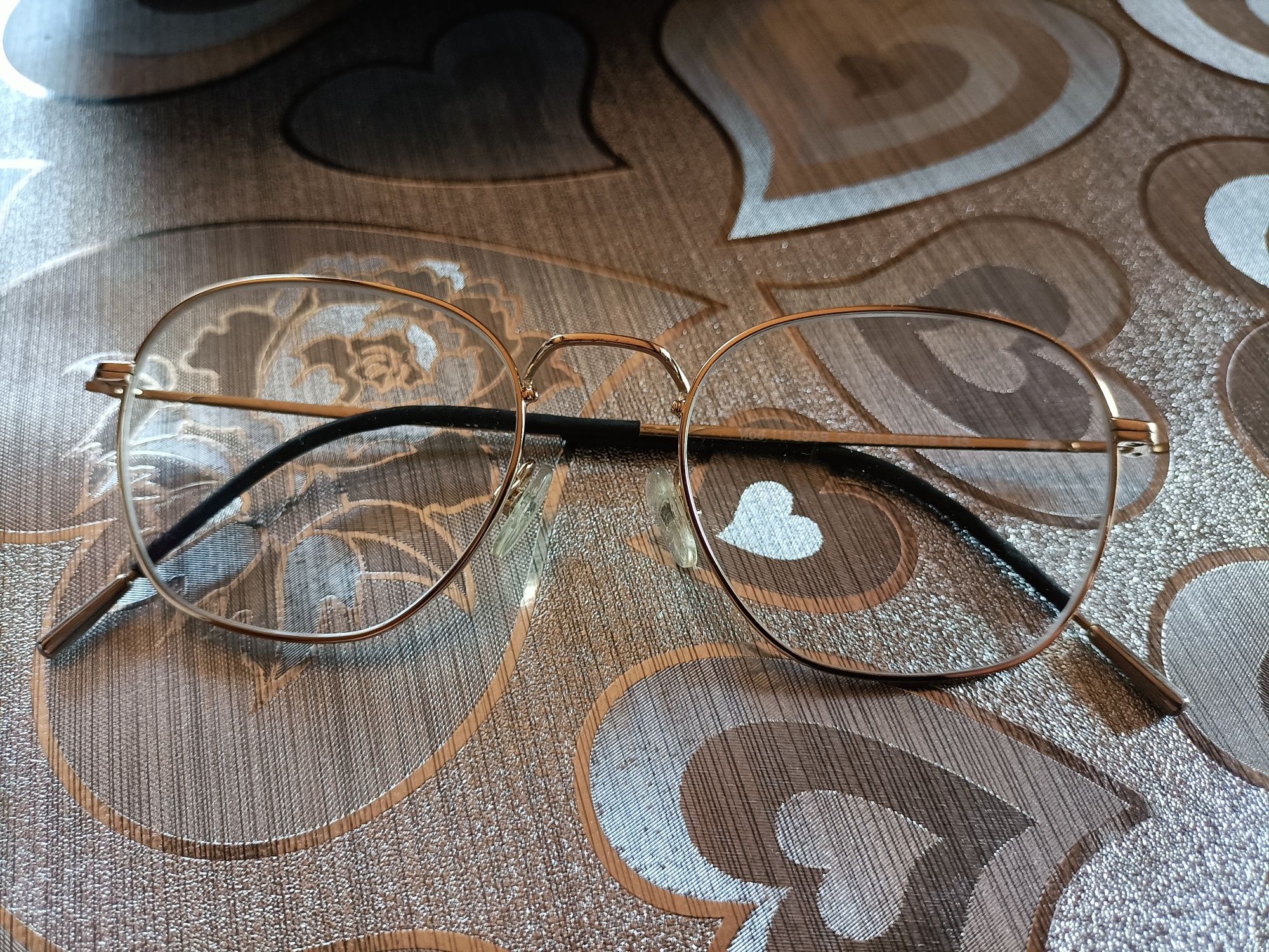 Okulary korekcyjne minusy  0,25 lewe, 1,0 prawe