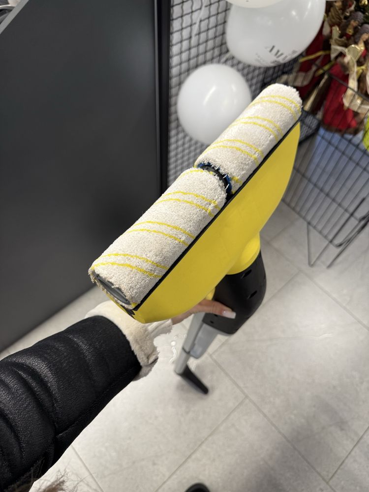 Миючий пилосос (Електрошвабра) Karcher EWM 2