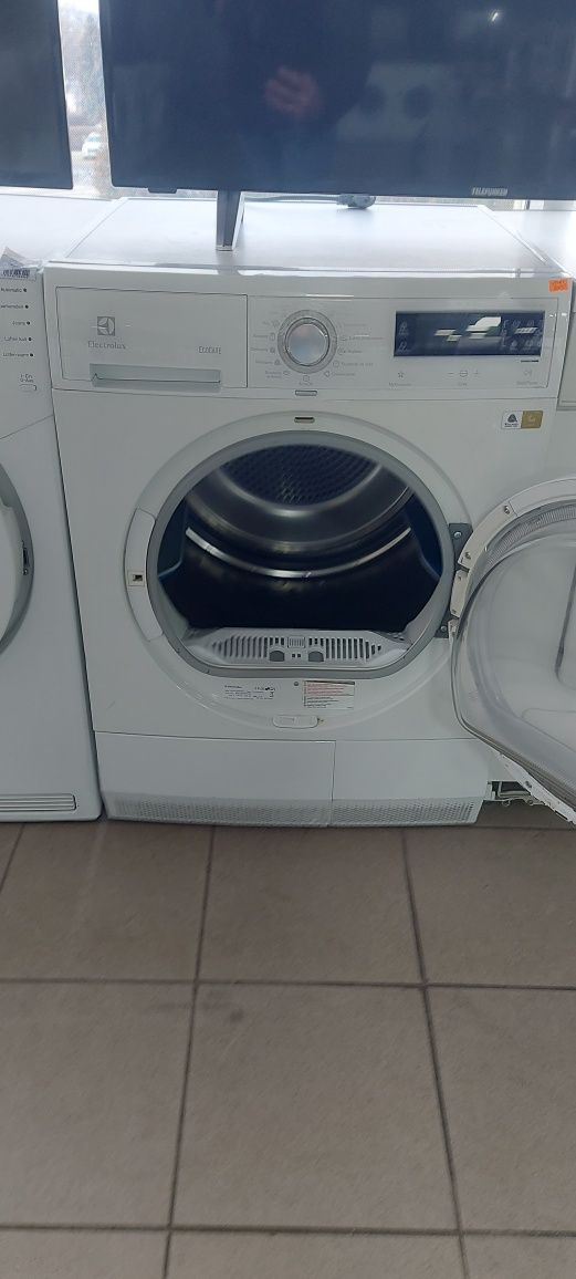 Сушильна машина Electrolux  EDH13487RW