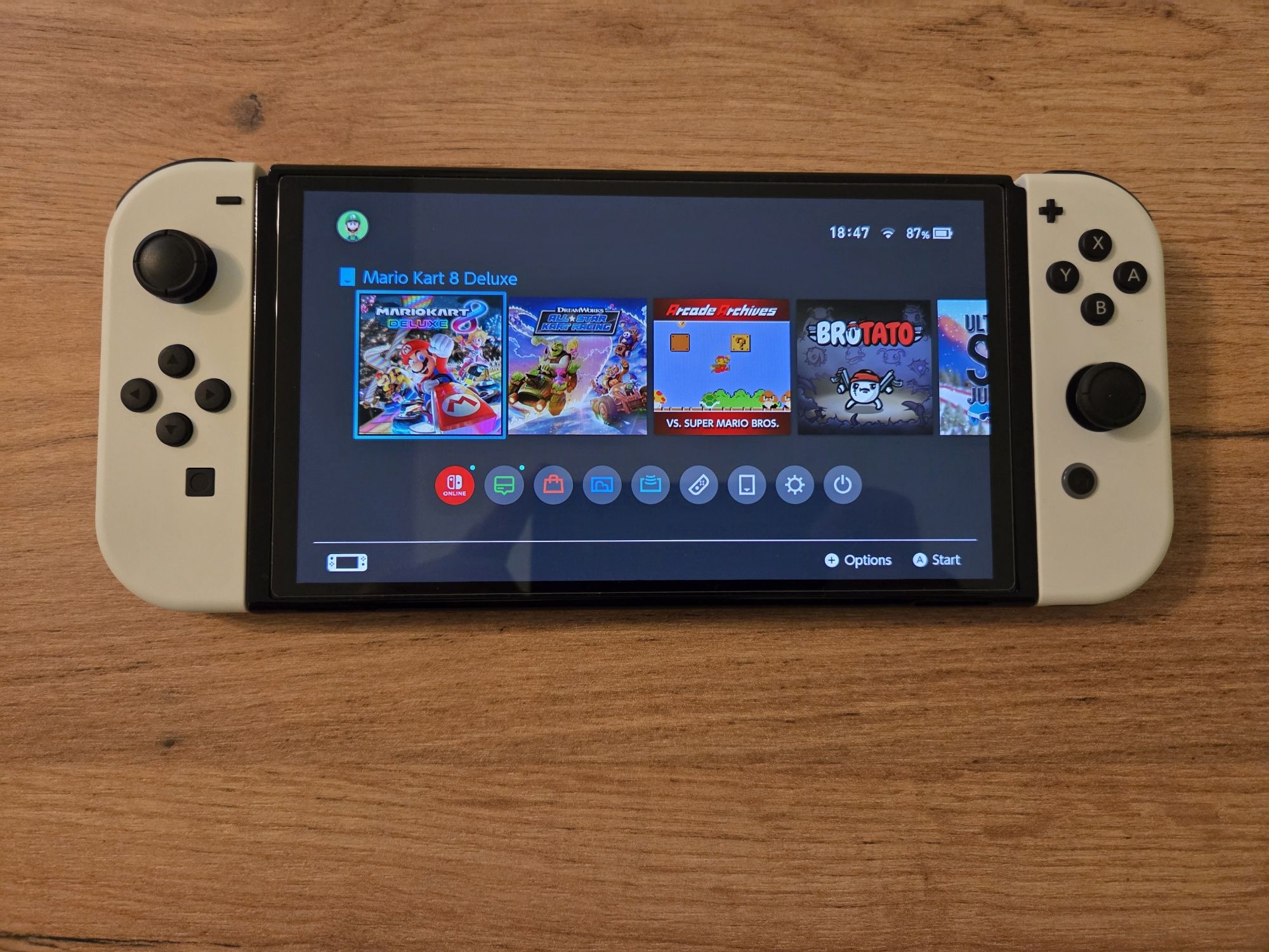 Nintendo Switch Oled + etui + szkło