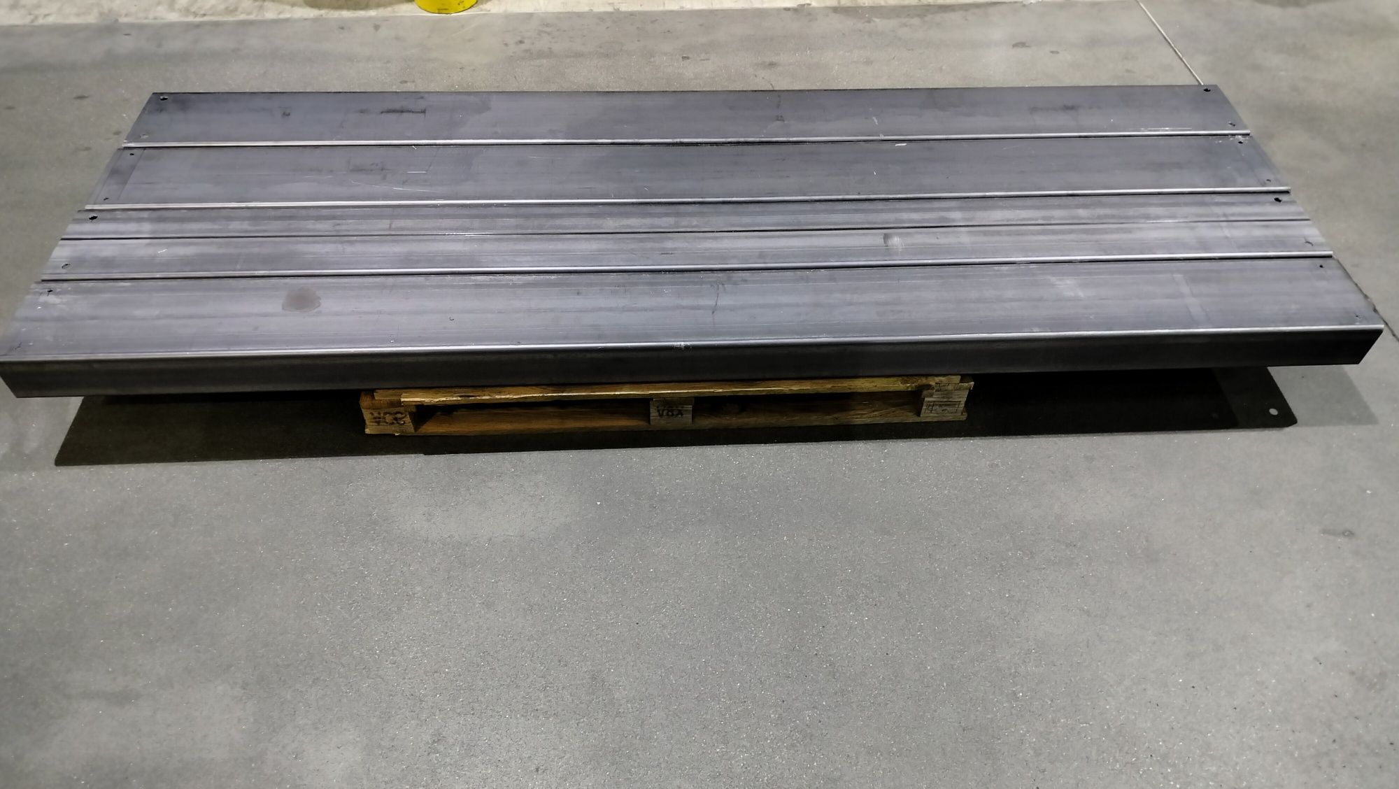 Profil stalowy zamknięty 200x100x4 o długości 240 cm