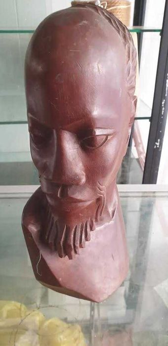 Escultura africana em madeira