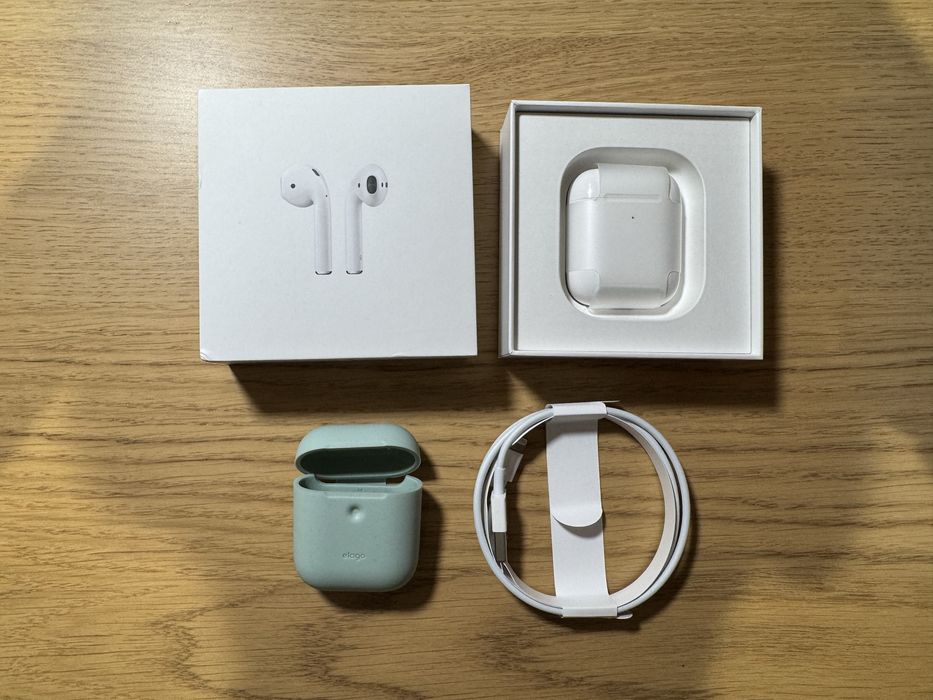 Słuchawki AirPods 2 z etui z ładowaniem indukcyjnym oraz z etui Elago