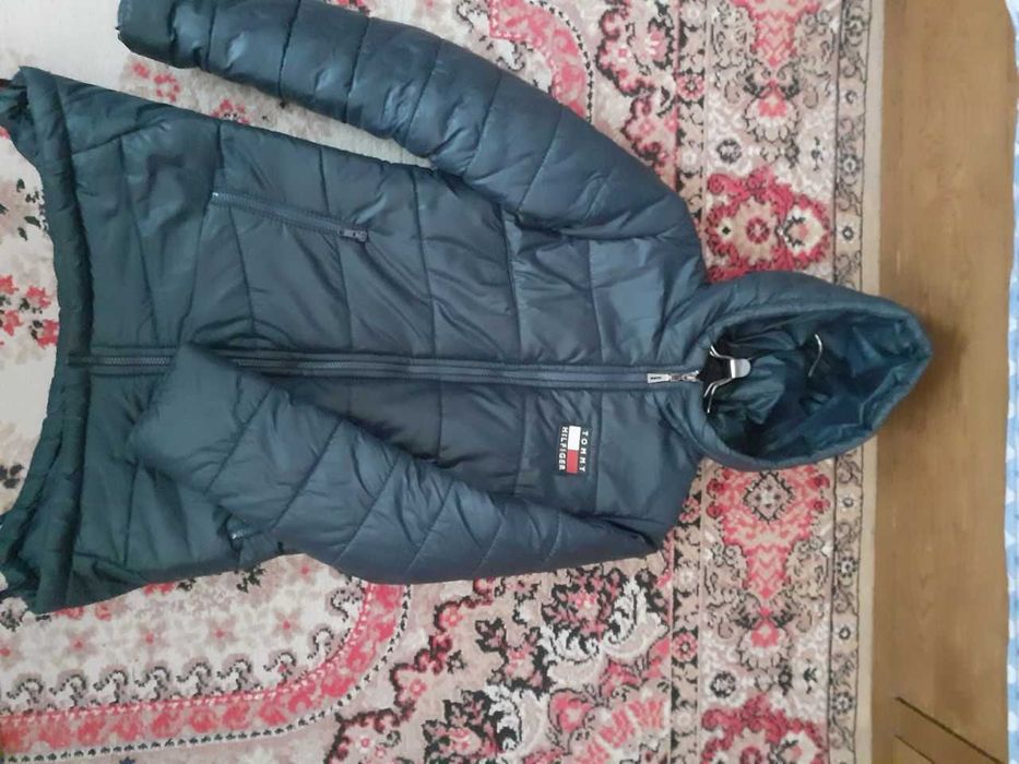 Синя осіння куртка жіноча