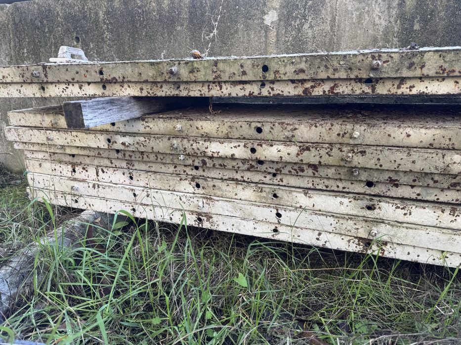 Paineis Metálicos de Cofragem usados