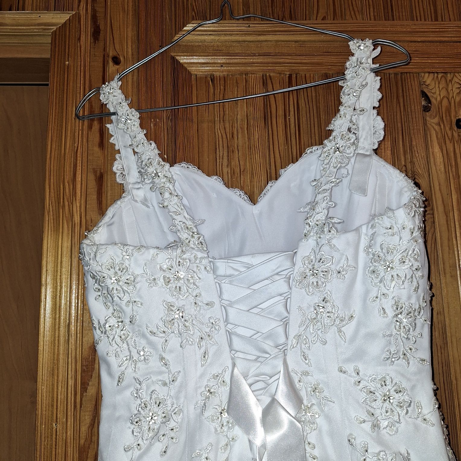 Biała śliczna suknia ślubna rozmiar 40