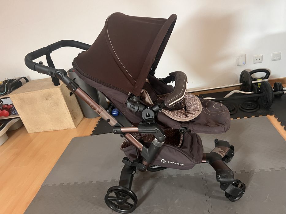 Carrinho de bebé com ovinho e sistema de Isofix