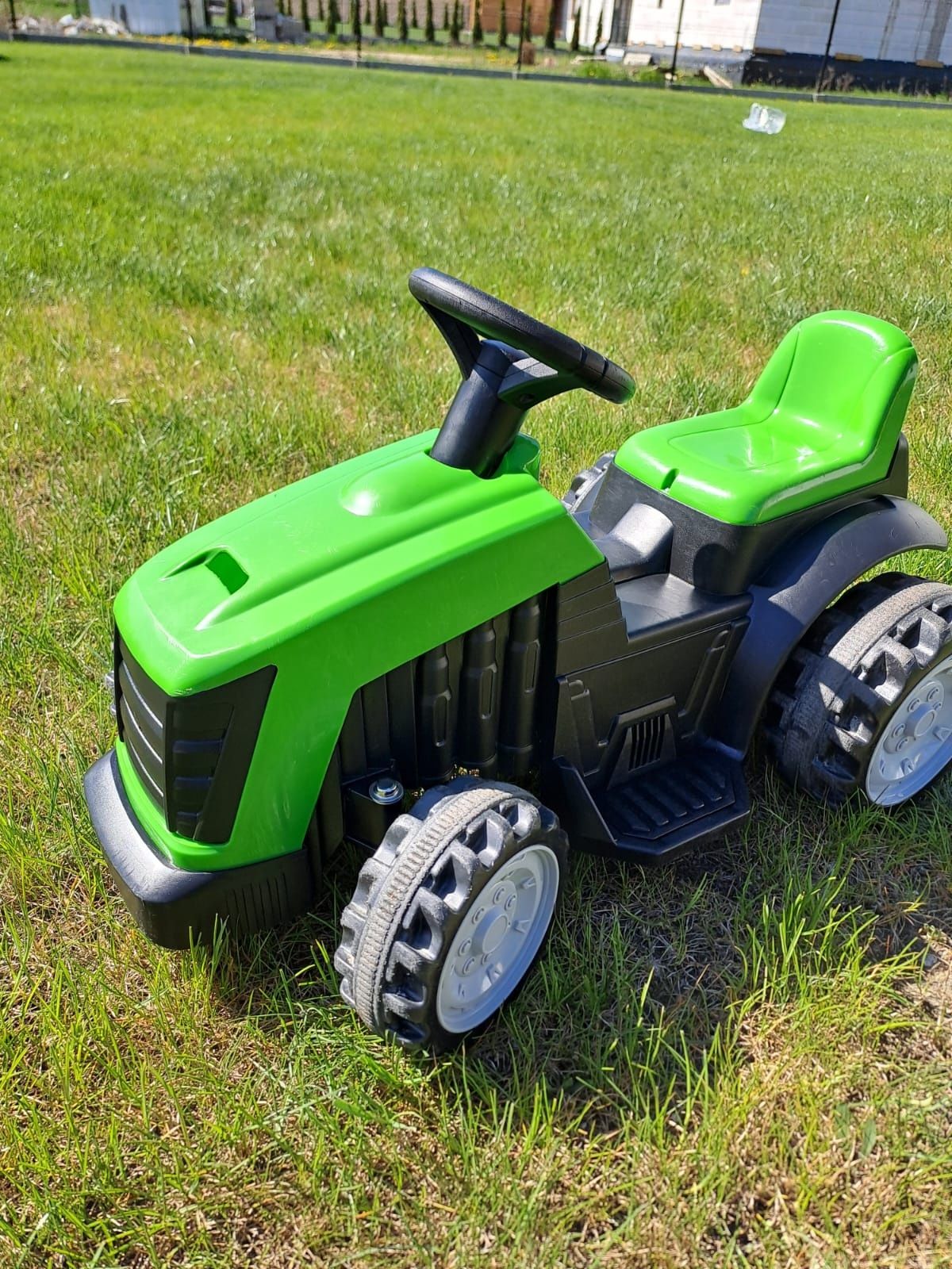 Traktor na akulumator