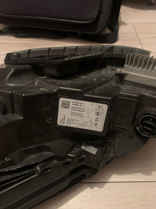 Фара правая тесла.