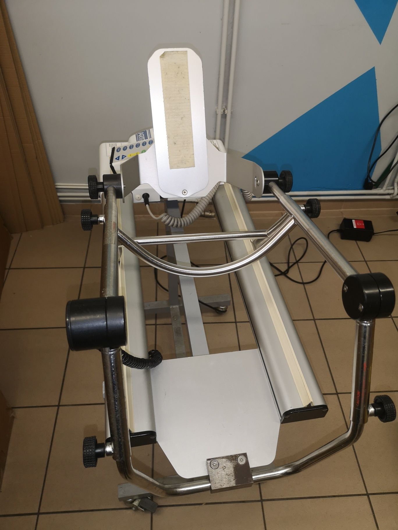 Szyna CPM Artromot K3 do rehabilitacji stawu kolanowego