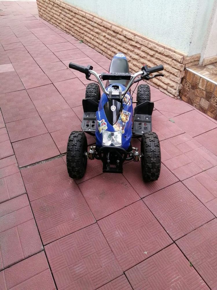 Дитячий квадроцикл;