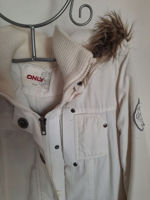 Parka branca com capuz