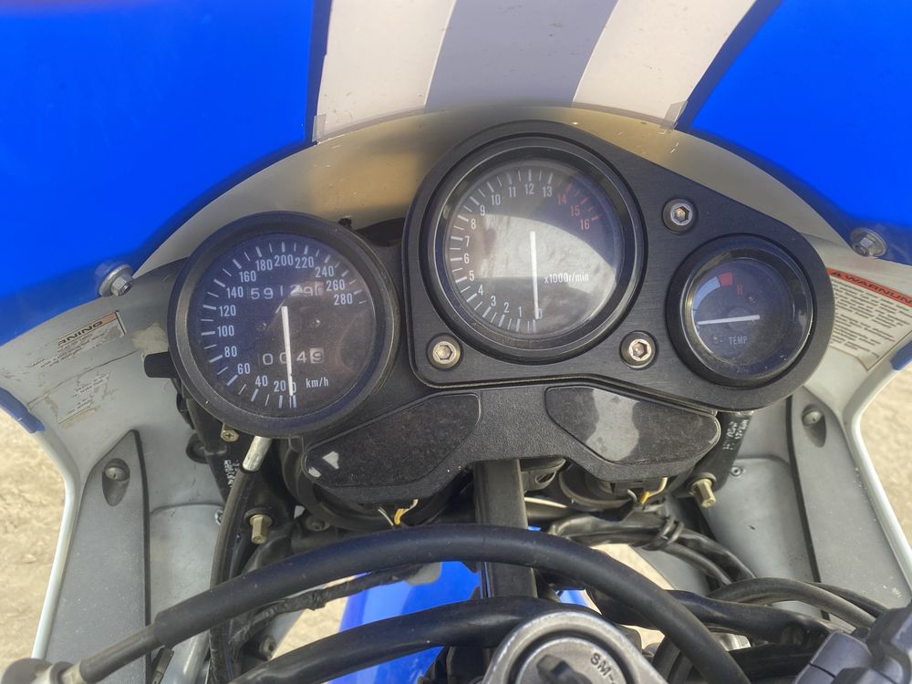 Suzuki gsx -r750