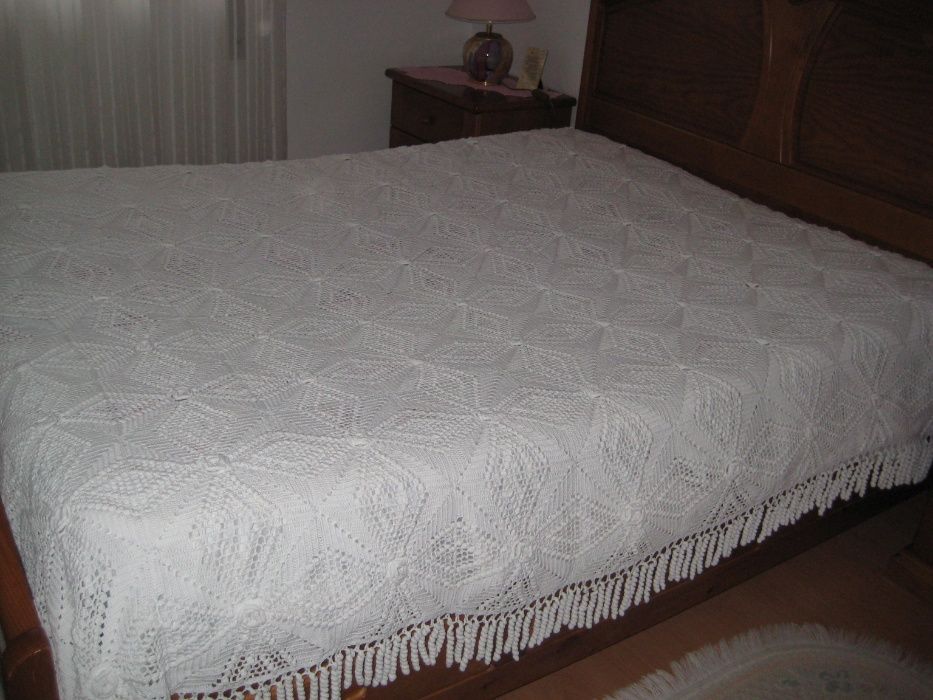 Colcha de renda feita a mão