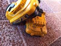Корпус з bms DeWALT XR DCB122