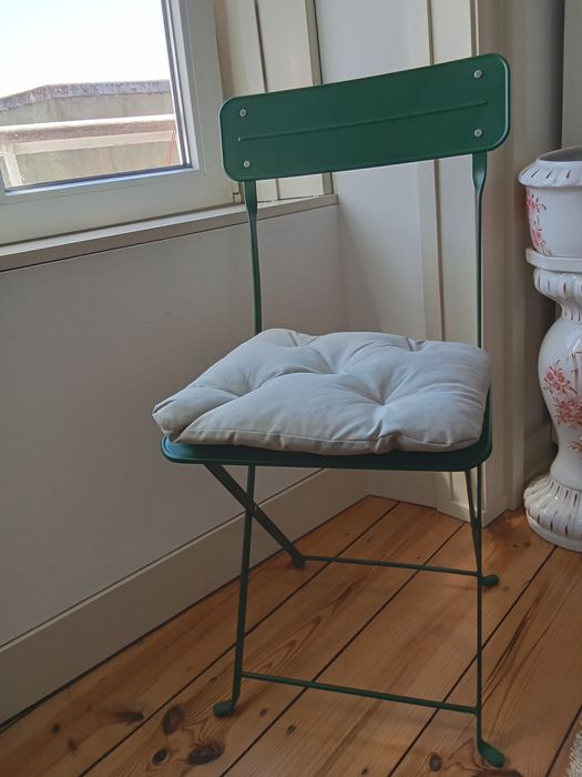 Conjunto de mesa e 2 cadeiras IKEA como novas