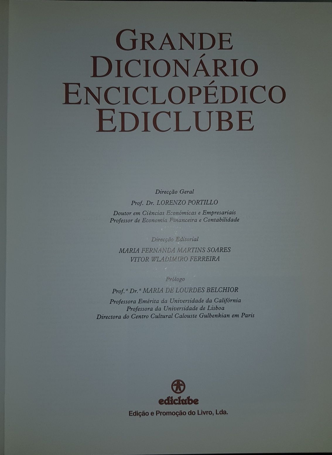 Grande Dicionário Enciclopédico 
19 volumes "
