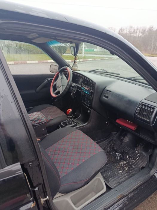 Продам пасат б3 1989 р дуже гарний стан газ бенз переоформлення