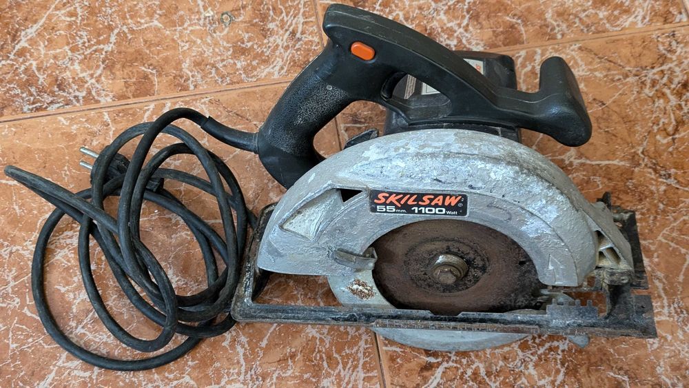 3 maquinas de martelo  cuba d plástico + lagar 300 litros + 2 bidões