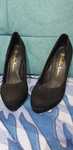 Sapato preto com salto da Jeisy Ross Collection