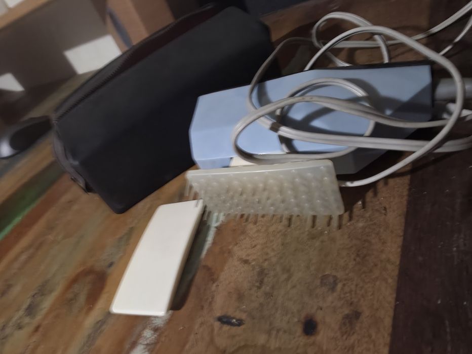 Elektryczny masażer PRL z końcówkami i etui – retro

Opis:
Sprzedam or