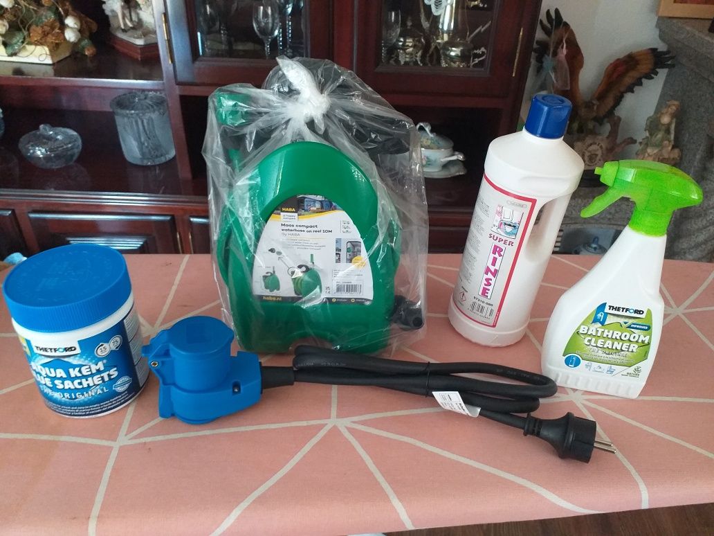 Material para roulotes 1 mangueira  1 ficha  elétrica  3 frascos para