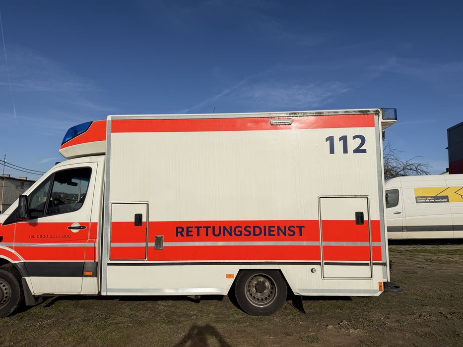 Zabudowa karetki kontener ambulans baza pod kamper Sprinter Crafter
