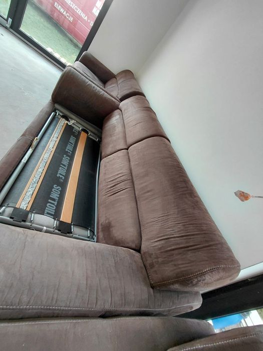 Zestaw solidnych mebli zakupionych na zamowienie z salonu na Brukowej