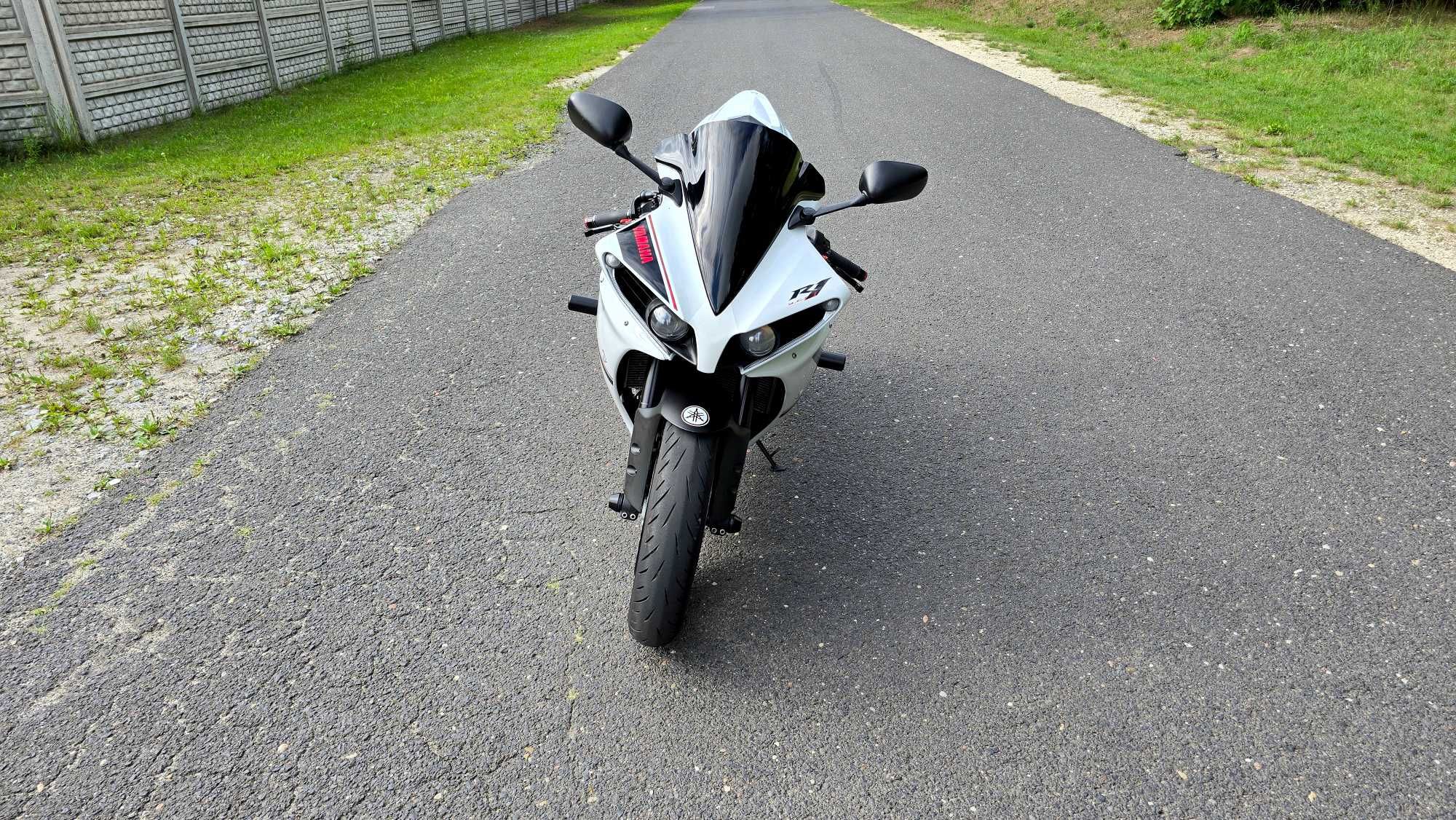 Yamaha R1 RN22 2014 Polift