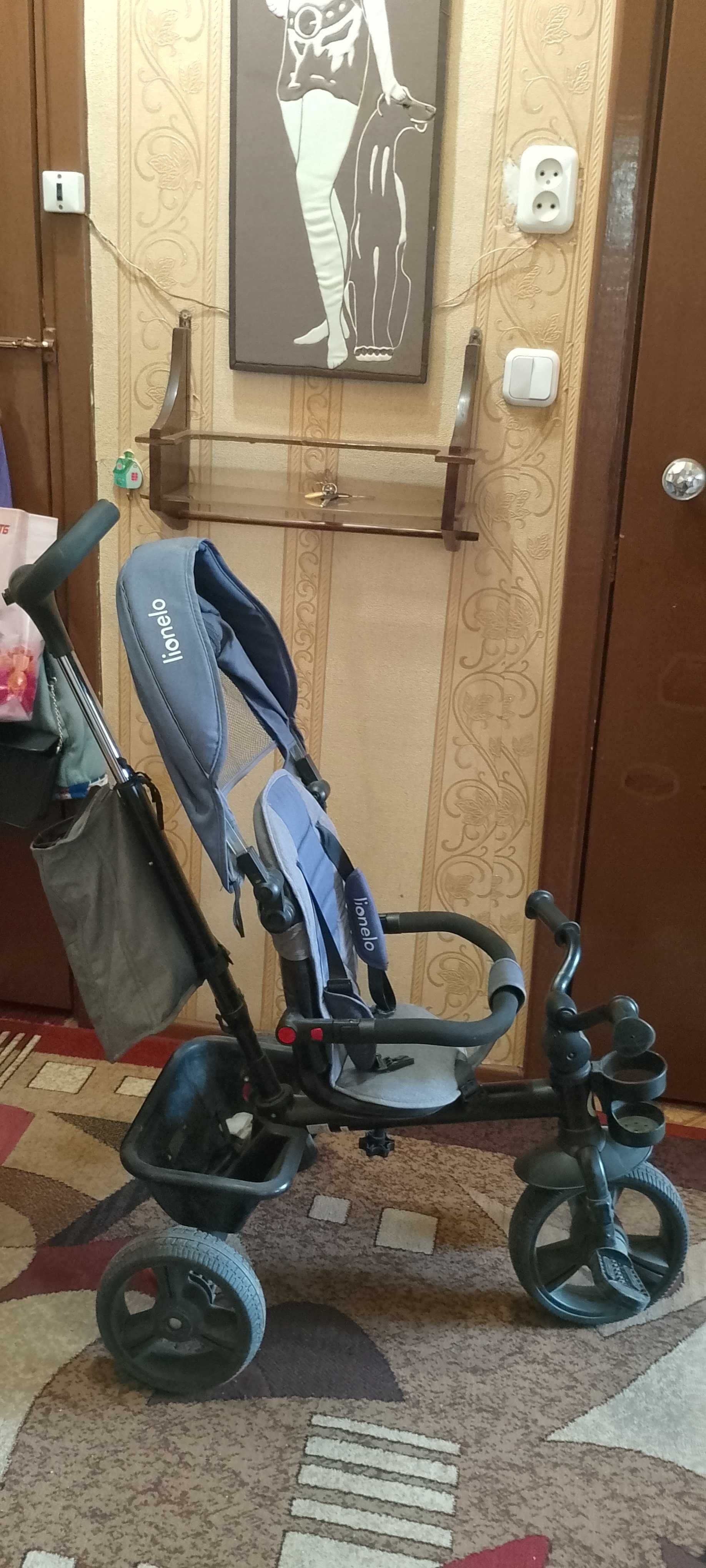 Трёхколёсный велосипед с родительской ручкой