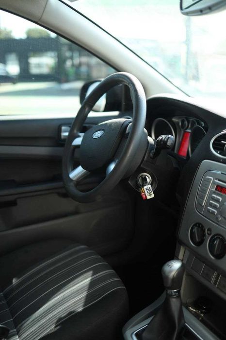 Ford Focus 2009 Hatchback II покоління (FL)•1.4 Duratec МТ (80 к.с.)