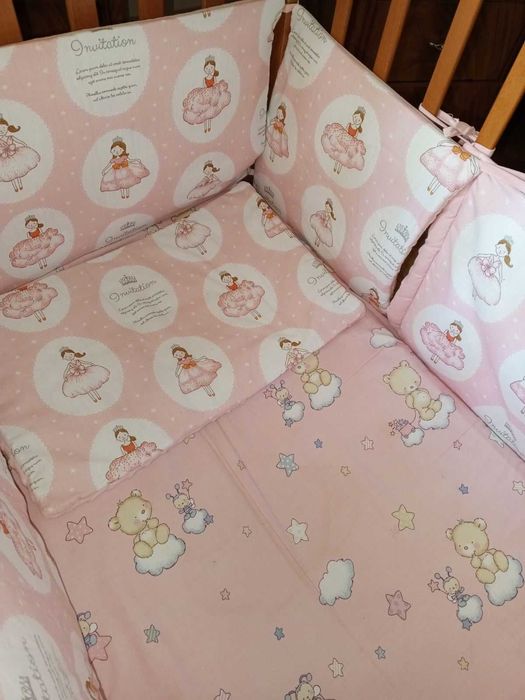 Срочно продам детскую кровать  с матрасом и круговыми подушками .