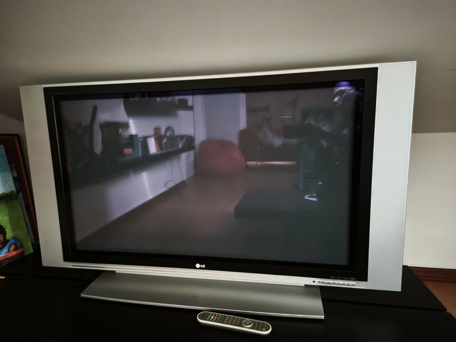 LG Super TV Ecrã Plano 54" - Ideal para Retro-Gaming!