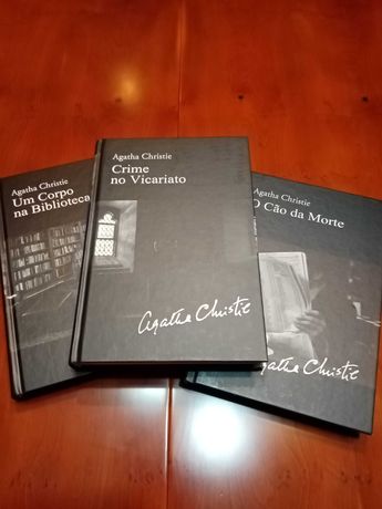 Três livros da escritora policial Agatha Christie.