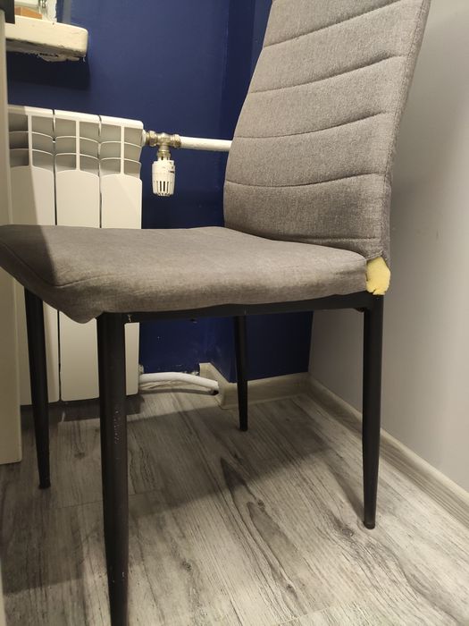 Stół jadalniany z krzesłami