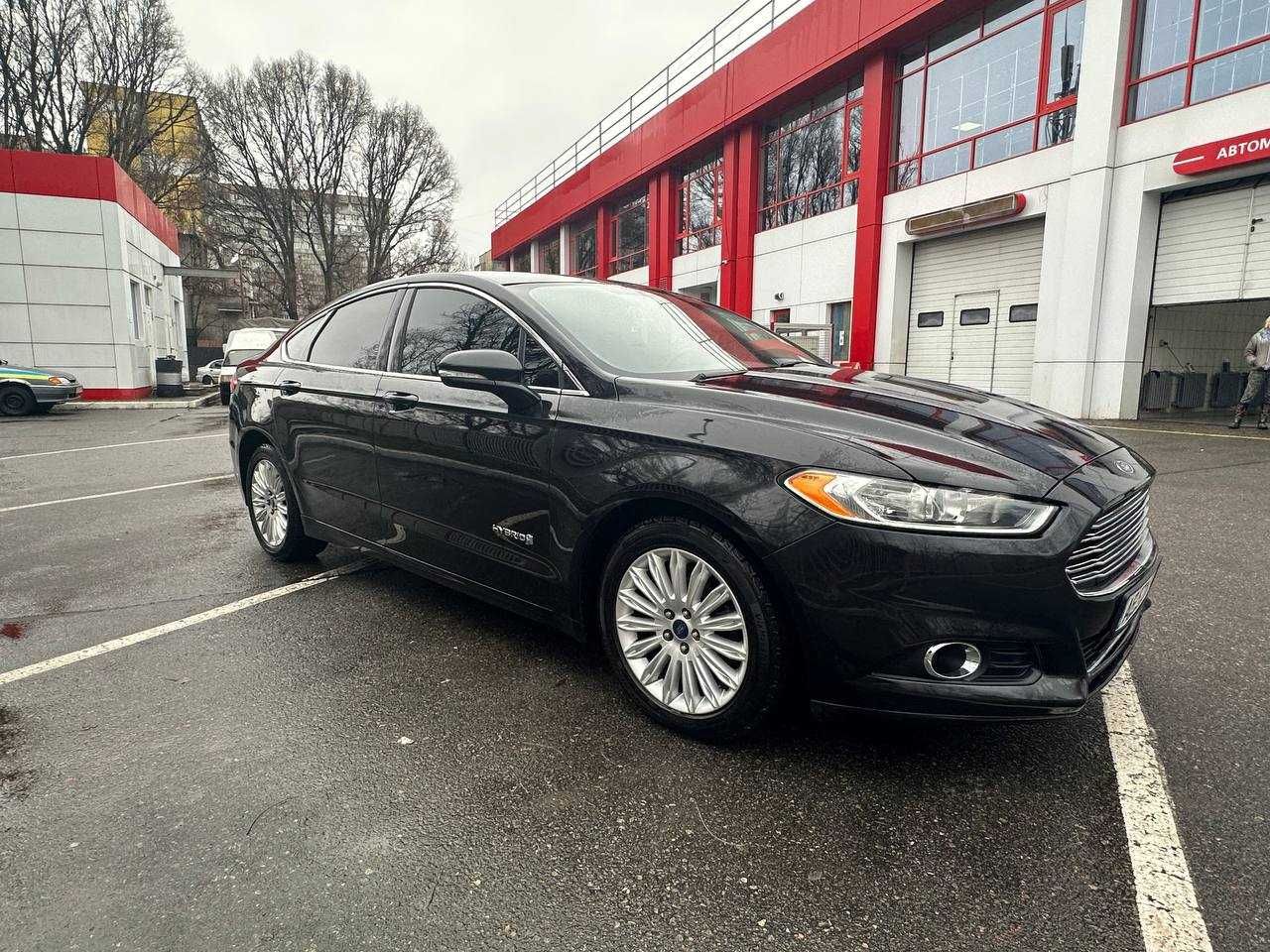 Ford Fusion Hybryd 2013 Рік