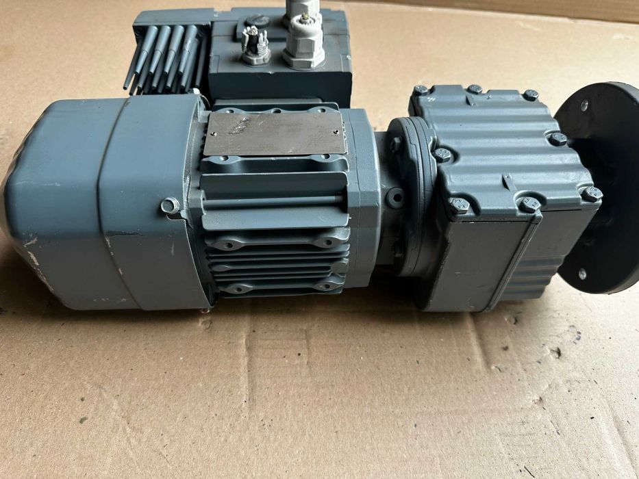 Motoreduktor, silnik sew z falownikiem 0,55kw zakres obrotów 10 do 101
