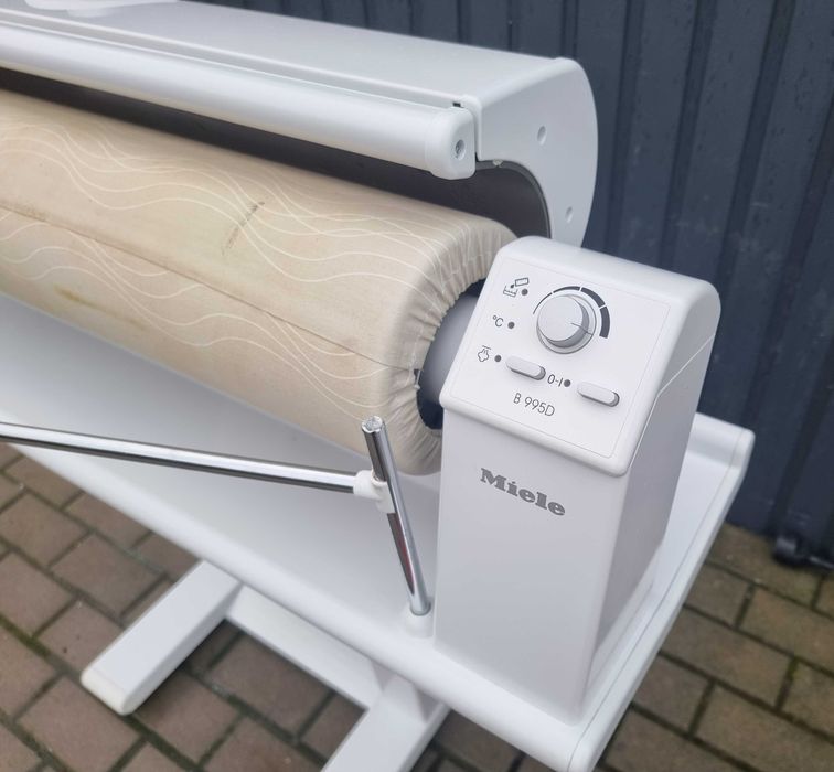 Urządzenie do prasowania, magiel Miele B 995 D z funkcją pary,składany