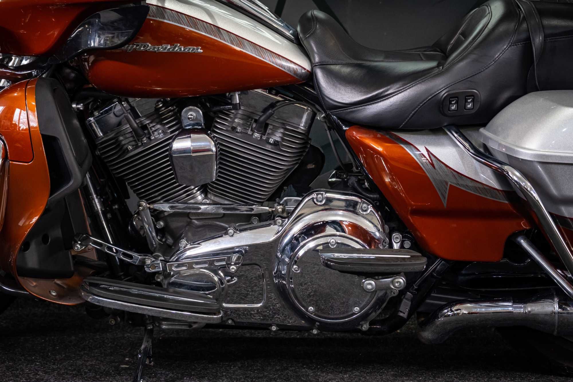 Harley-Davidson Electo Glide FLHTKSE Официальный