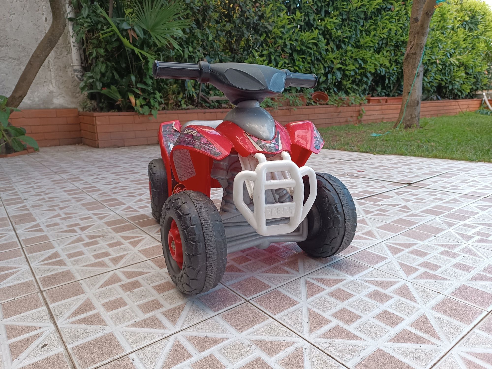 Moto 4 eléctrica