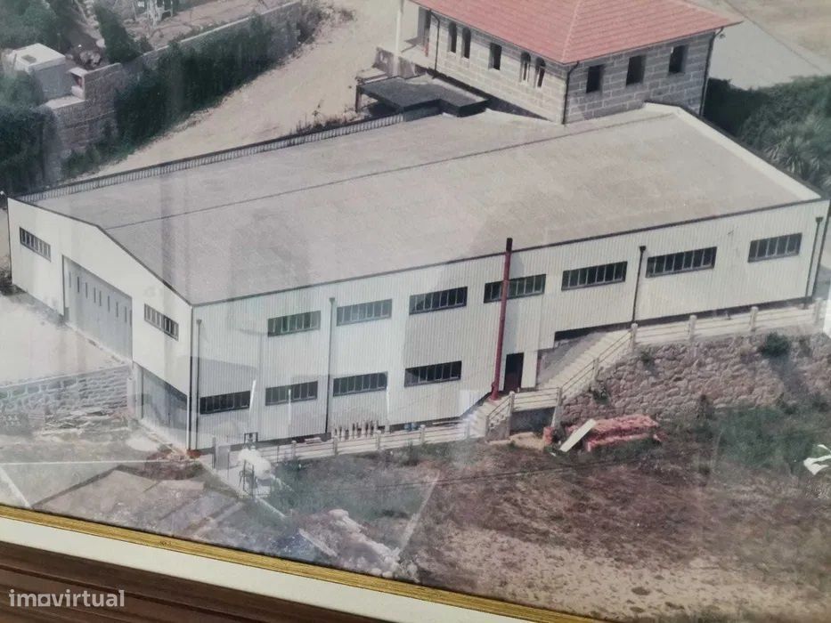 Casa e Armazém para Venda - Paços de Ferreira