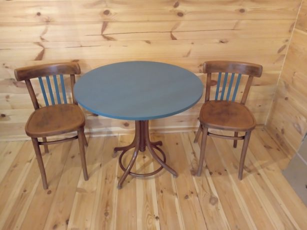 Drewniany stół po renowacji
