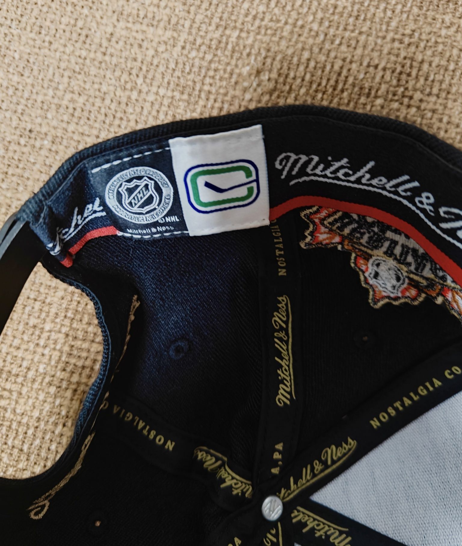 Продам  фирменную бейсболку  MITCHELL & NESS