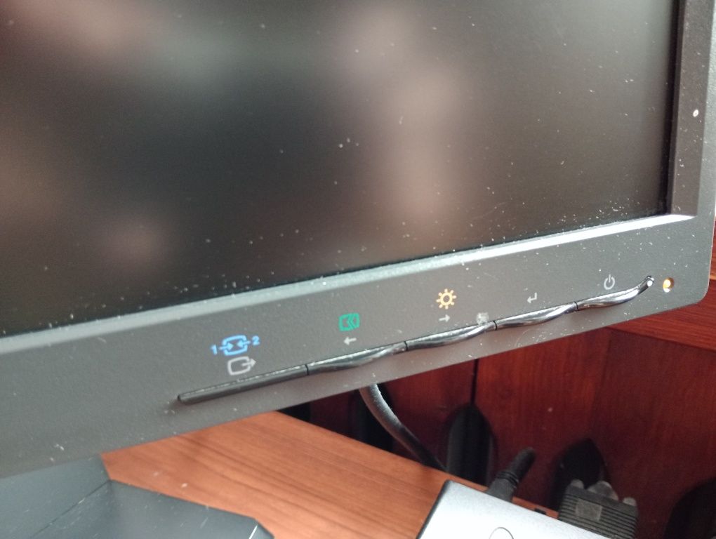 Monitor Lenovo ThinkVision 22 cale zadbany